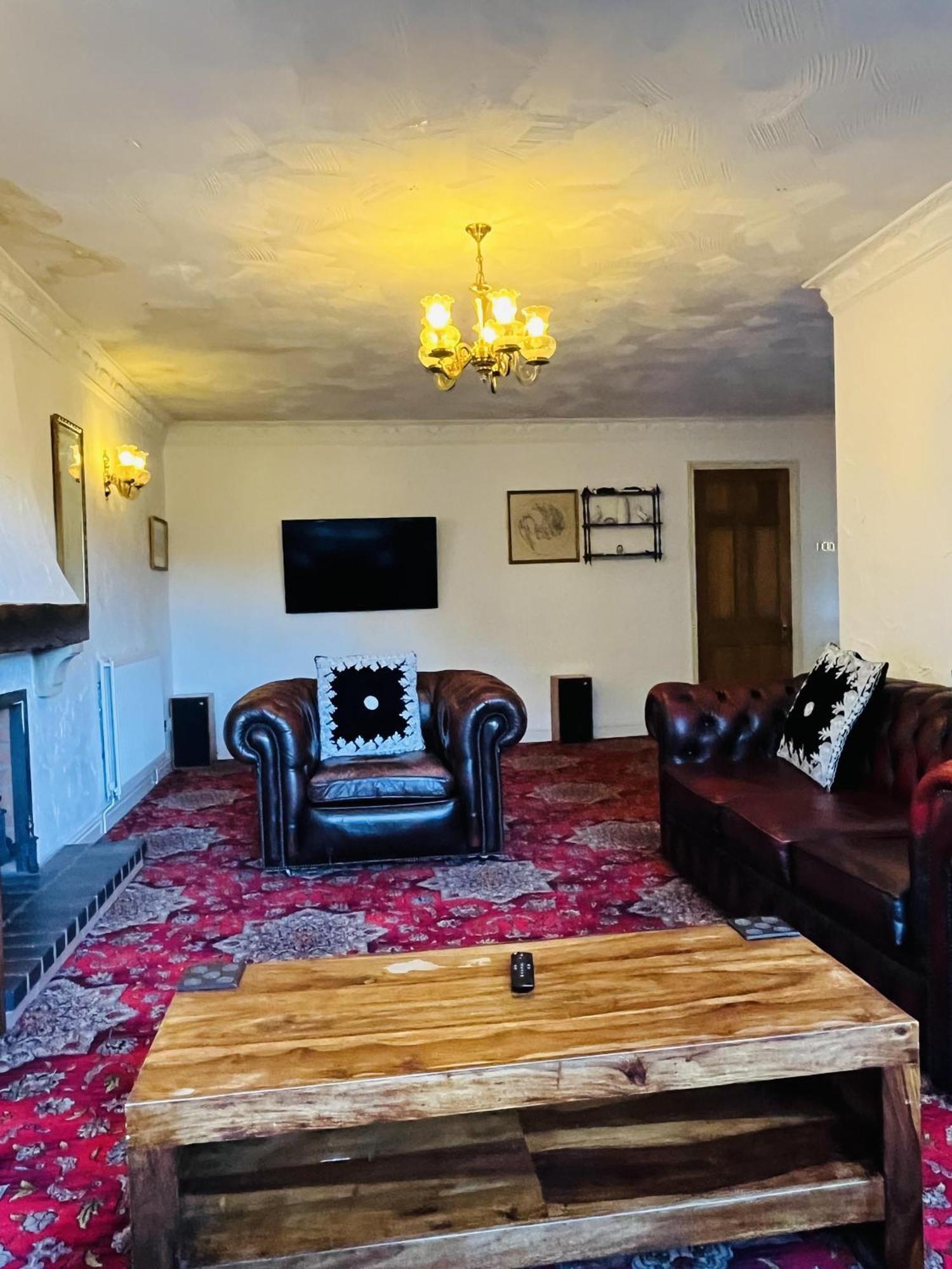 Unwind In Comfort At Cosy Caradus Free Parking Birmingam